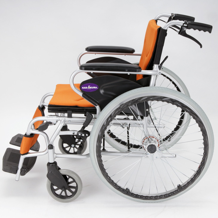 アウトレット 車椅子 自走用 軽量 折りたたみ 送料無料 ペガサス オレンジ F401-O カドクラ 自走介助兼用 バンドブレーキ 高級_画像4