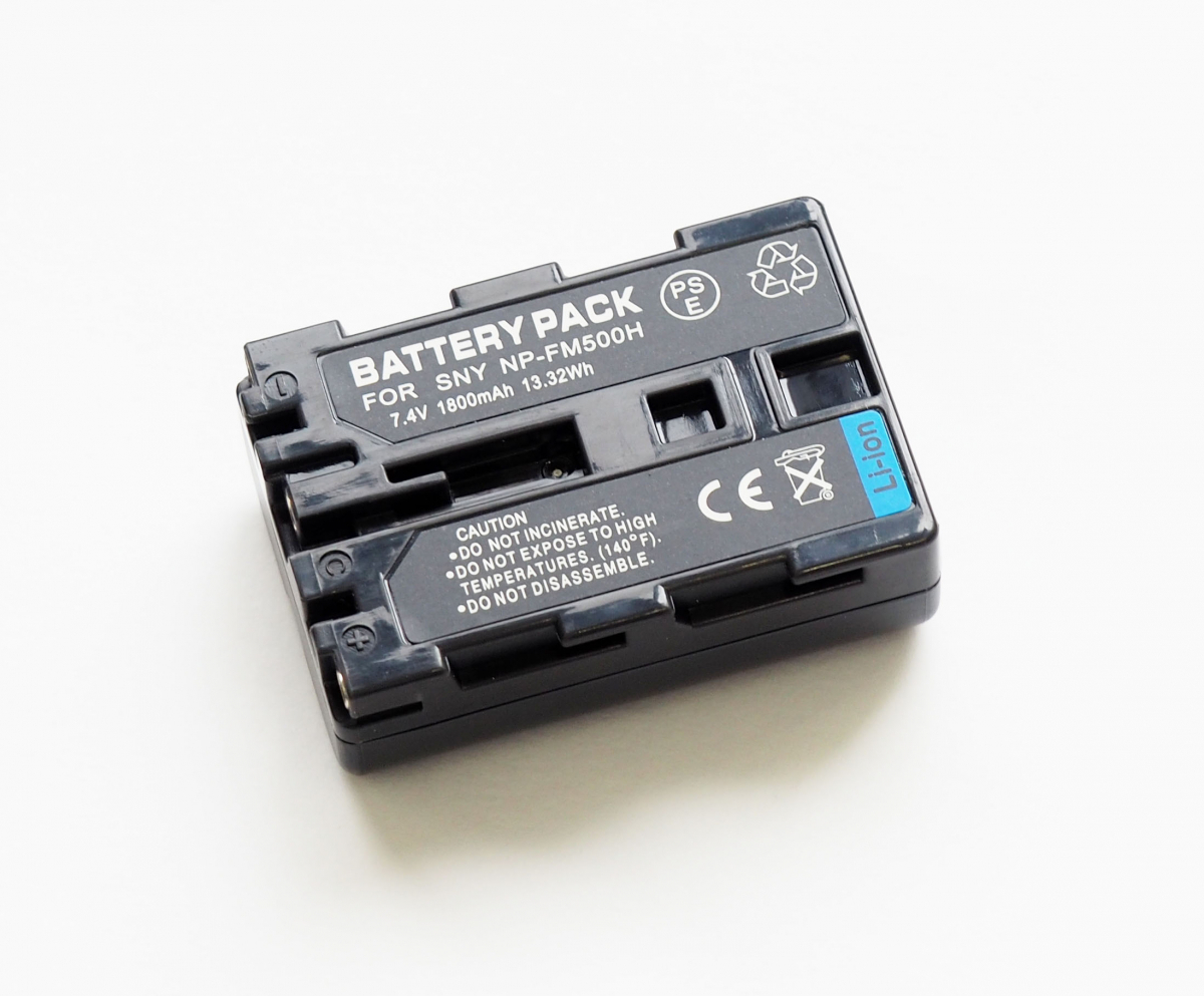 【SONY NP-FM500H】ソニー 1800mAh 互換バッテリー PSE認証 保護回路内蔵 バッテリー残量表示可 リチウムイオン充電池_画像1