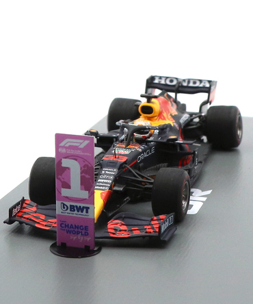 ☆【ワールドチャンピオン特別仕様!】スパーク 1/43 レッドブル