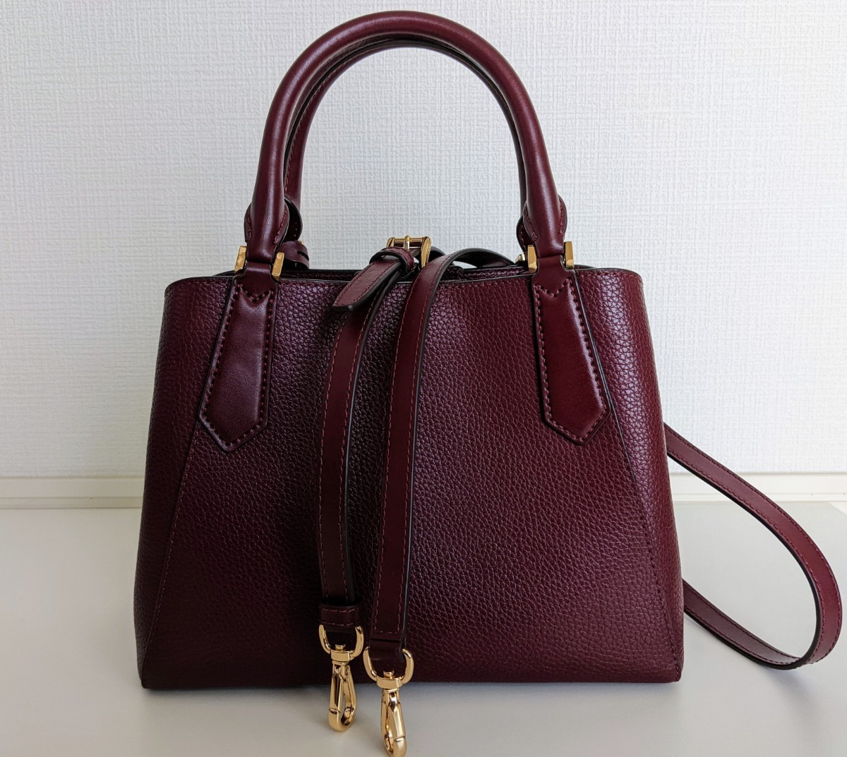 美品【マイケルコースMICHAEL KORS】レザーショルダーバッグ レザー