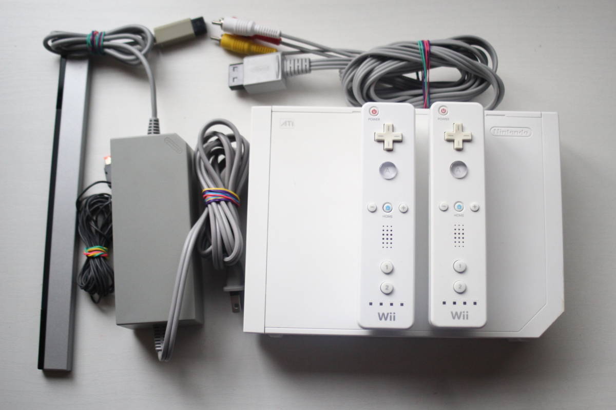 Wii本体セット シロ 電源コード/AVケーブル/センサーバー/リモコン付属 １０７