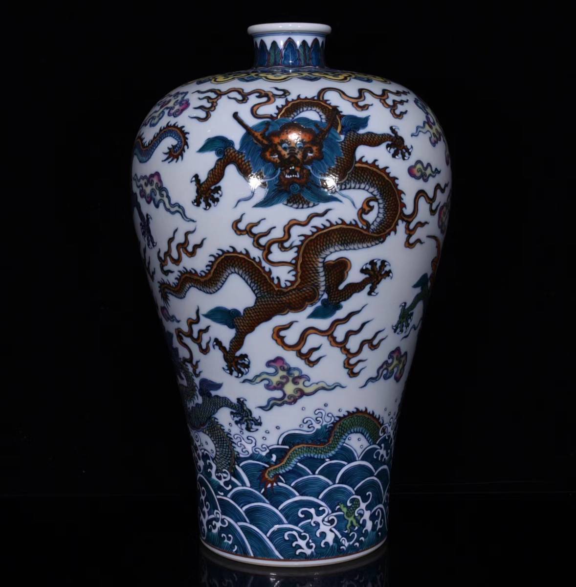 ◆旧蔵◆古美術 中国古玩 清代雍正年製款　斗彩　海水龍紋梅瓶　時代物 T08