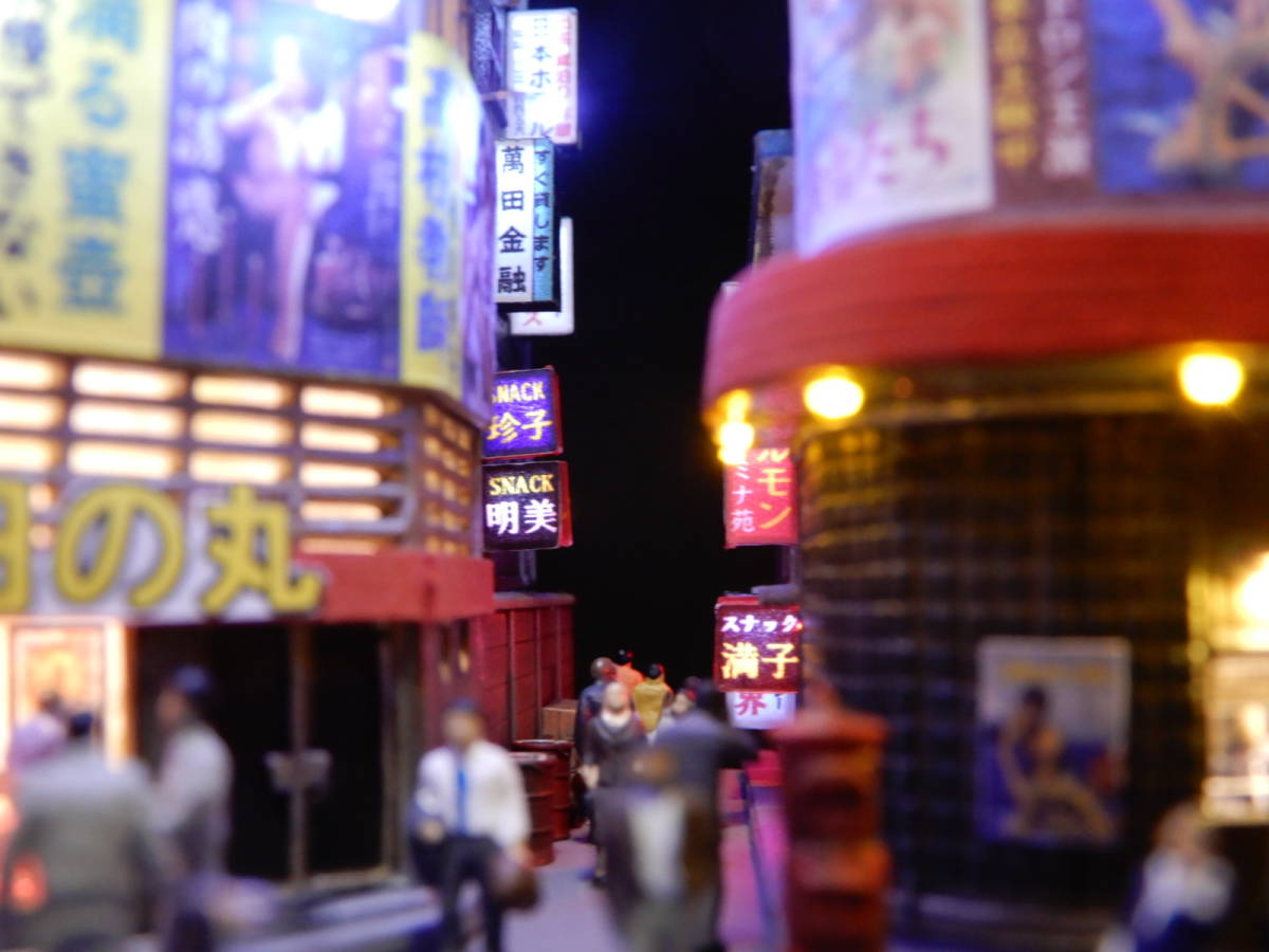 昭和奇譚 1/150ジオラマ「川沿いの裏通りは賑やかな街並みだった」LED電飾/ケース付_画像9