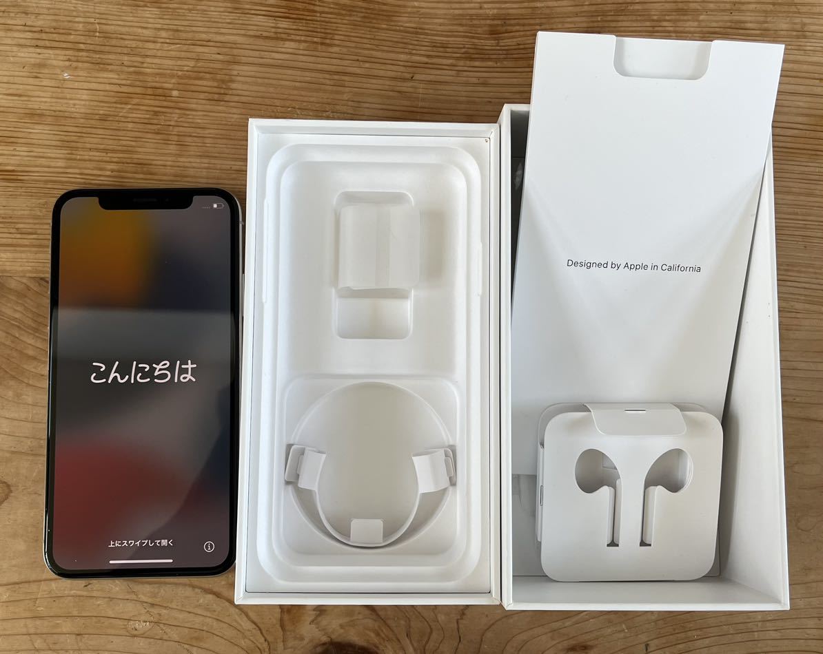 iPhone X Silver 64 GB docomo《SIMロック解除済》-