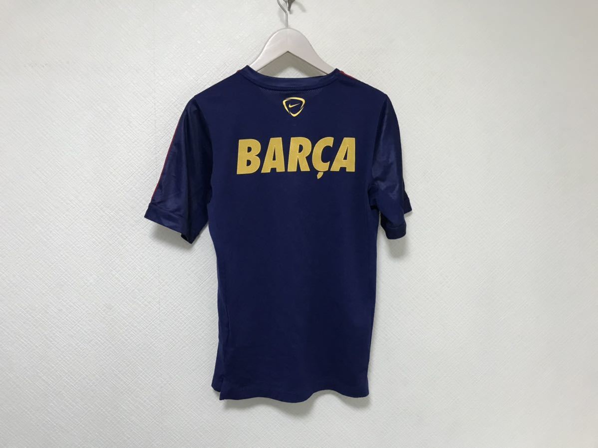 本物ナイキNIKE×FCバルセロナ バルサロゴワッペン半袖Tシャツゲームサッカーシャツメンズ青ブルーMスポーツウエア_画像3