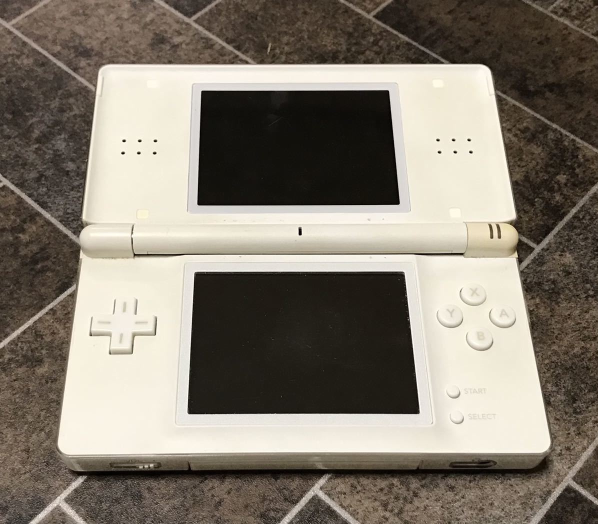 任天堂 Nintendo DS Lite ニンテンドーDSライト 本体のみ　ホワイト