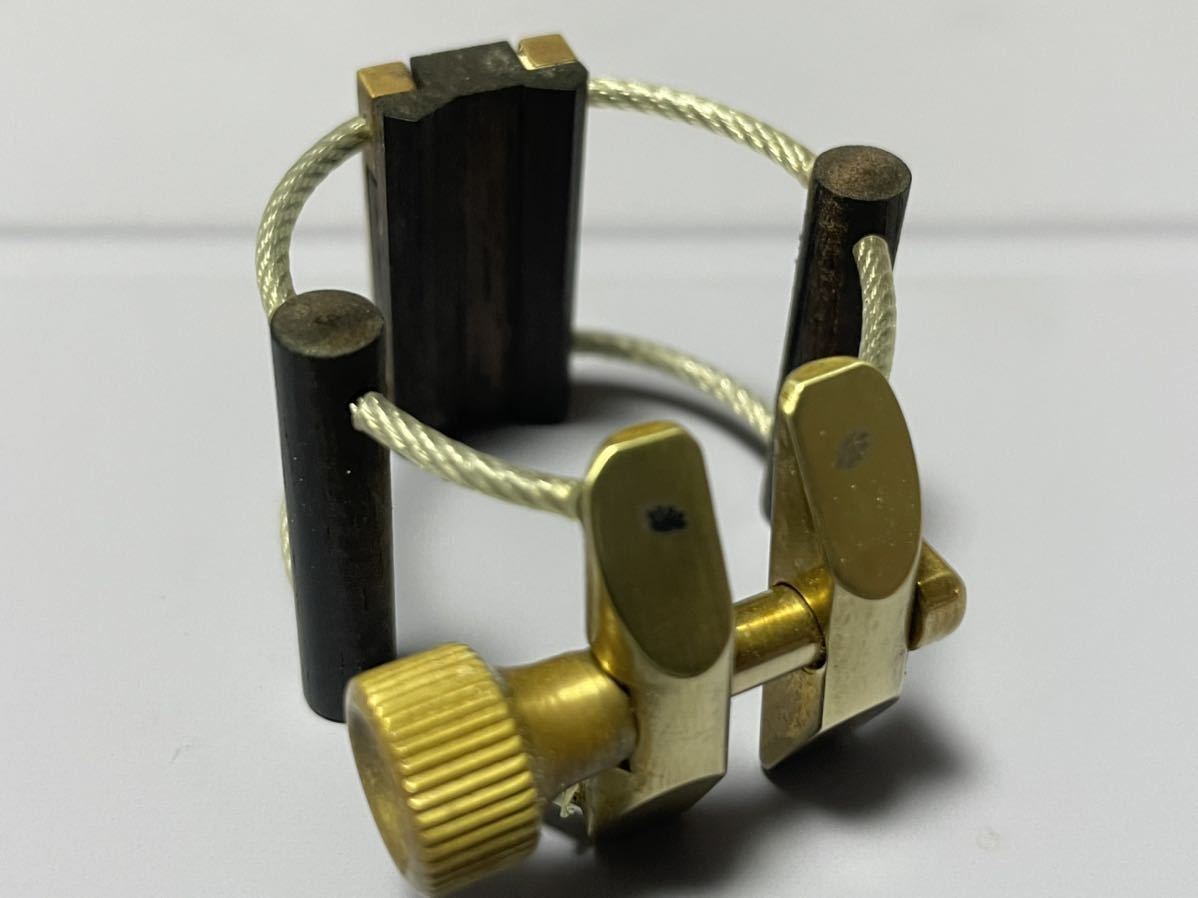 K plume リガチャー アルトサックス・ラバー用 素材材:Wood brass