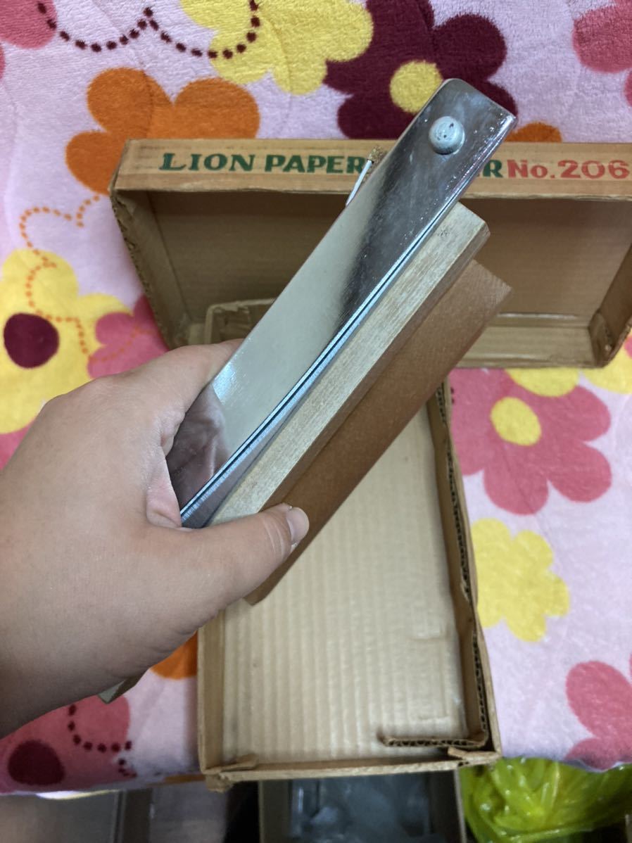 ★送料無料★ LION paper cutter No.206 ライオンペーパーカッター　裁断機　事務用品_画像9