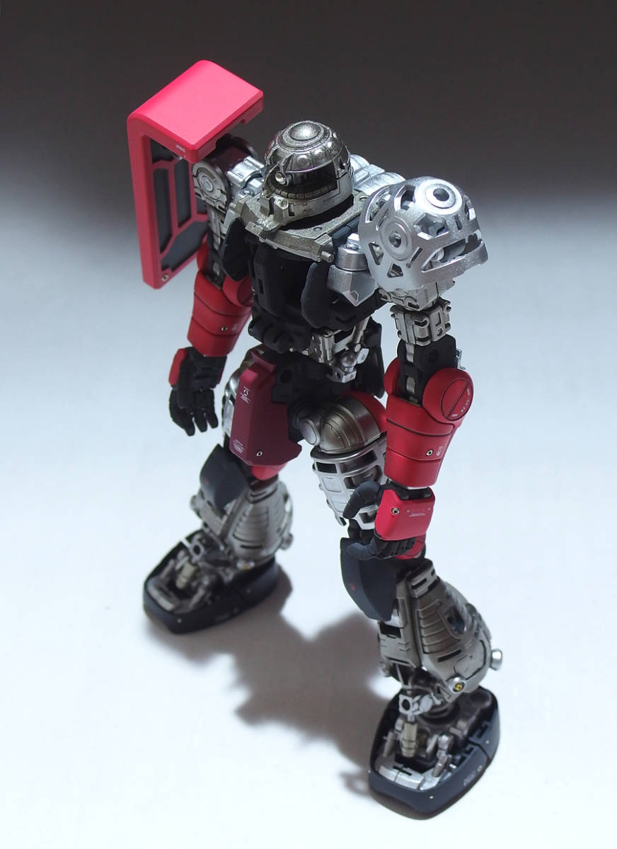 1/100 MG MS-06S シャア専用ザク Ver.2.0 塗装済完成品 1/100 MG MS-06S シャア専用ザク Ver.2.0 塗装済完成品