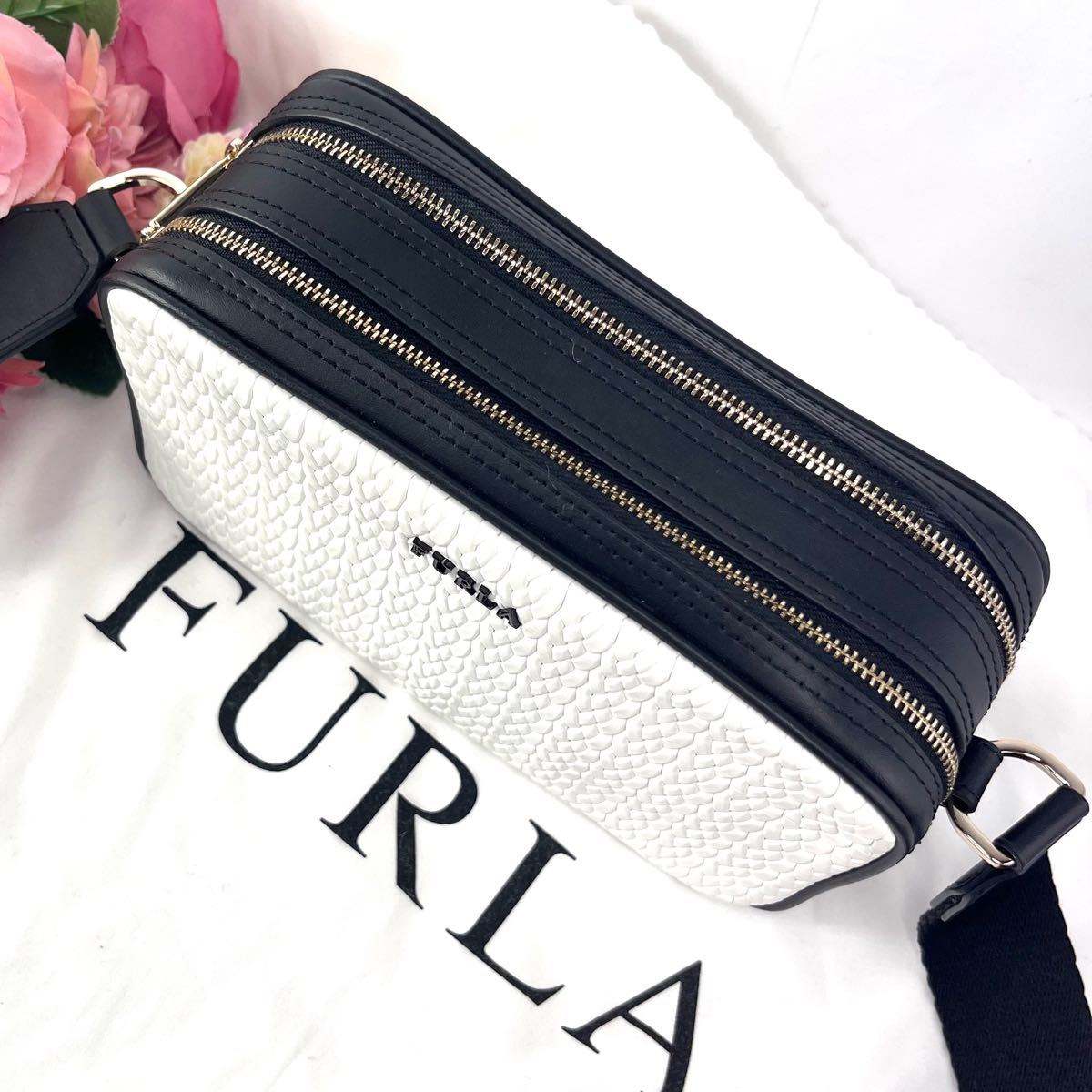 美品！フルラ　FURLA リリー　バイカラー　カメラバッグ　ショルダーバッグ