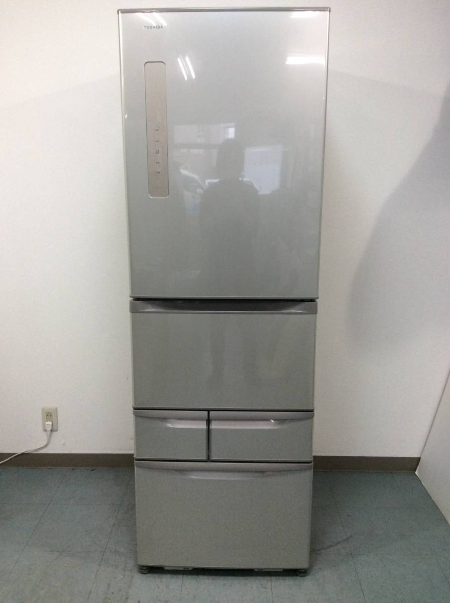 YJT4556【TOSHIBA/東芝 5ドア冷蔵庫】美品 2013年製 GR-433GS 家電 キッチン 冷蔵冷凍庫 右開きドア 自動製氷 426L _画像1