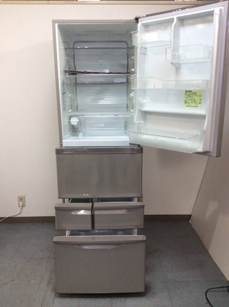 YJT4556【TOSHIBA/東芝 5ドア冷蔵庫】美品 2013年製 GR-433GS 家電 キッチン 冷蔵冷凍庫 右開きドア 自動製氷 426L _画像2