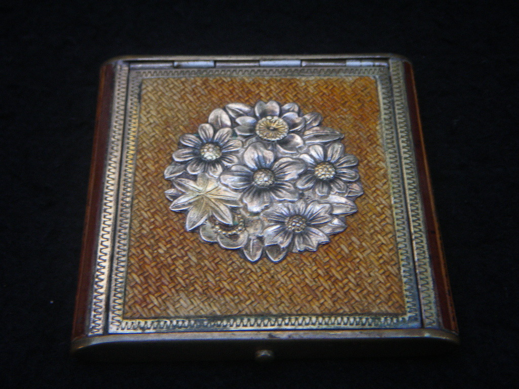  flower engraving skill coming off carving compact case attaching antique made in Japan princess 4266 Made in Japan metalwork also box cosmetics make-up tool 