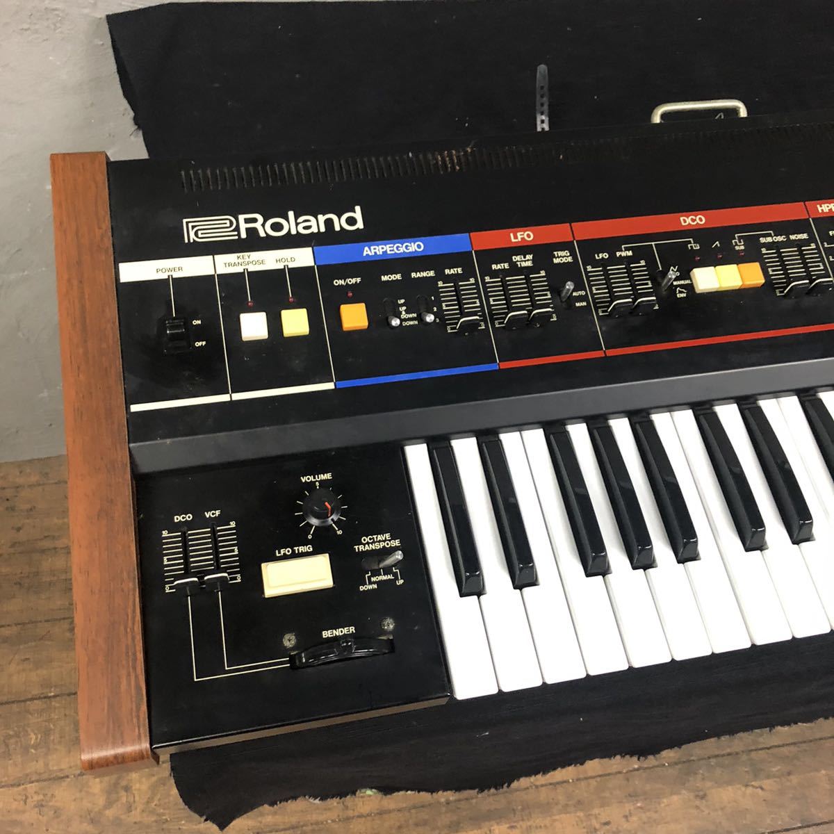 (Dr sa) Roland Juno-60 シンセサイザー ローランド ジュノ アナログ ケース付き キーボード (BST19) _画像3