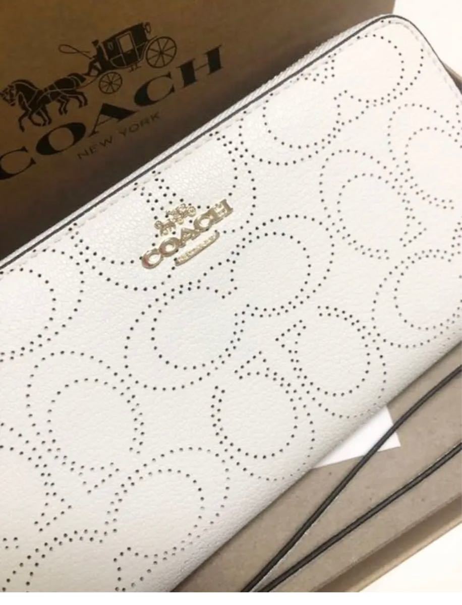 新品未使用　COACH コーチ　長財布　パンチング　白　ホワイト