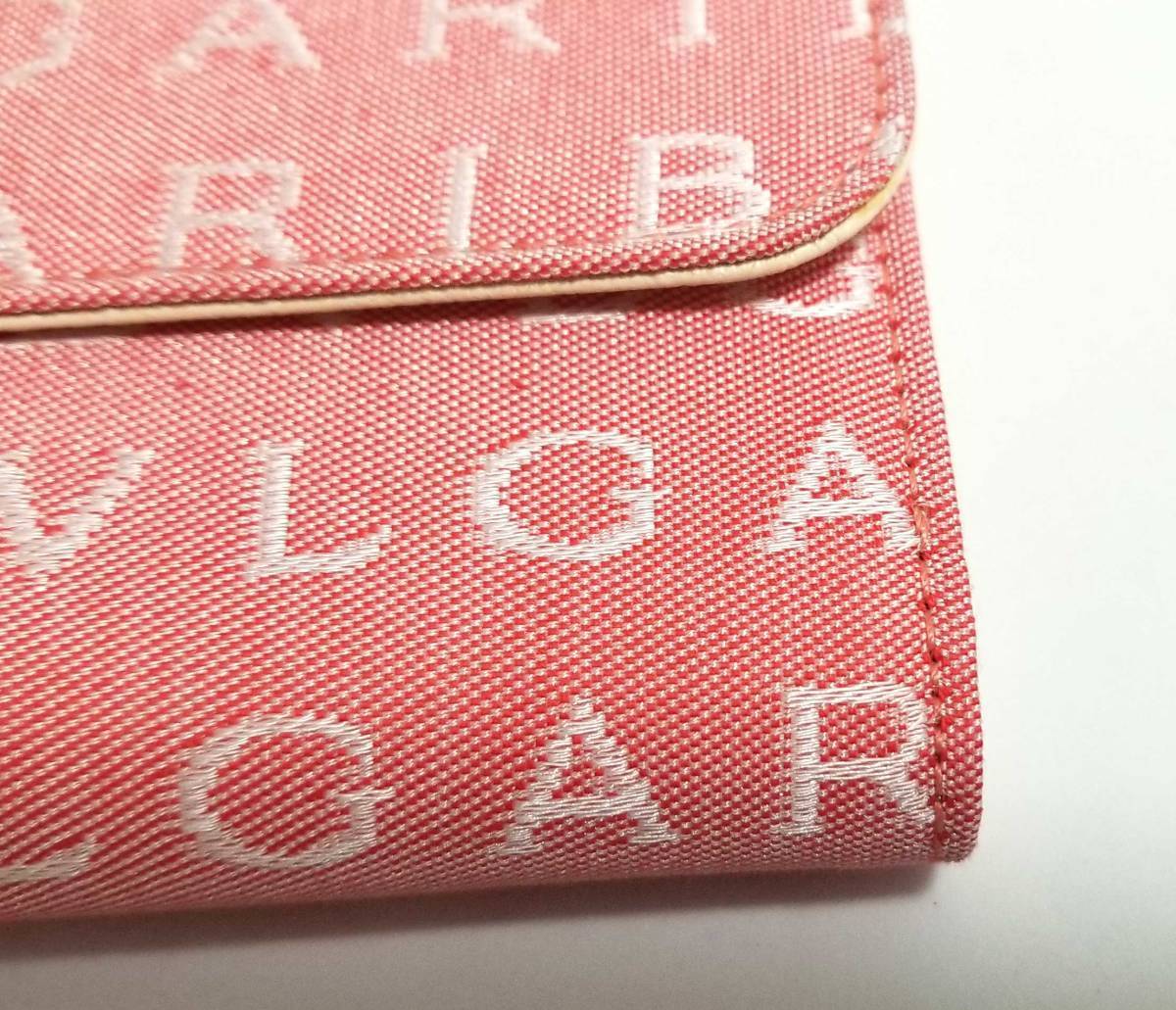 未使用 ブルガリ 長財布 ロゴマニア ピンク ホワイト キャンバス レザー 財布 三つ折り レディース BVLGARI_画像4