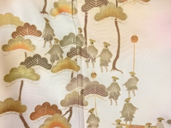 宗sou 松に大名行列模様三つ紋色留袖(比翼付き)【リサイクル】【着】_画像8