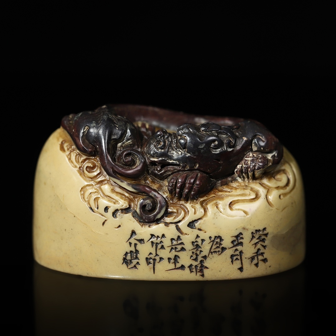 蔵友館蔵品・寿山石・紅田黄石・細密彫・松山雅聚印章】・希少 蔵友館蔵品・寿山石・紅田黄石・細密彫・松山雅聚印章】・希少