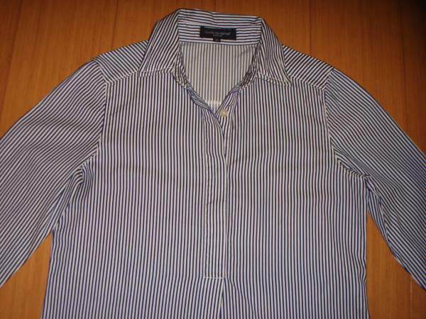 キャサリンハーネル 襟ワイヤー入り 紺ｘ白 ストライプのシャツ　36　美品_画像2