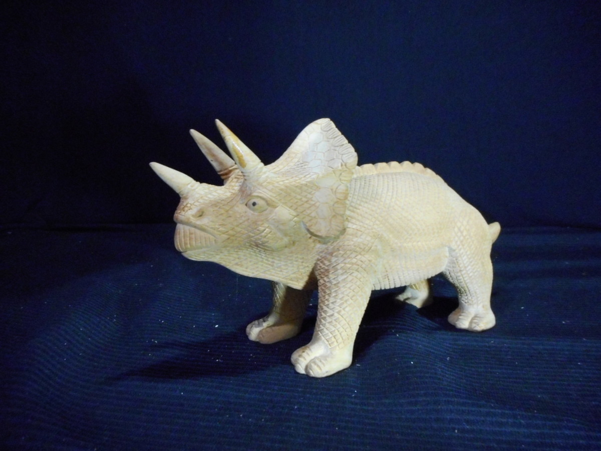 【トリケラトプス】　木彫り　恐竜彫刻　全長35ｃｍ【425】在庫処分品！