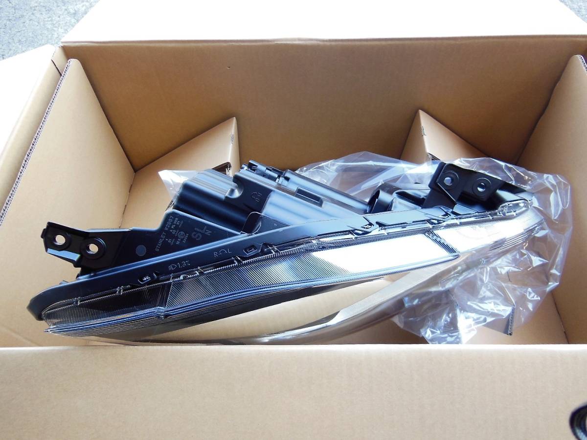☆スズキ スイフト 純正 ヘッドライト 右 S スポーツ ZC83S ZC33S