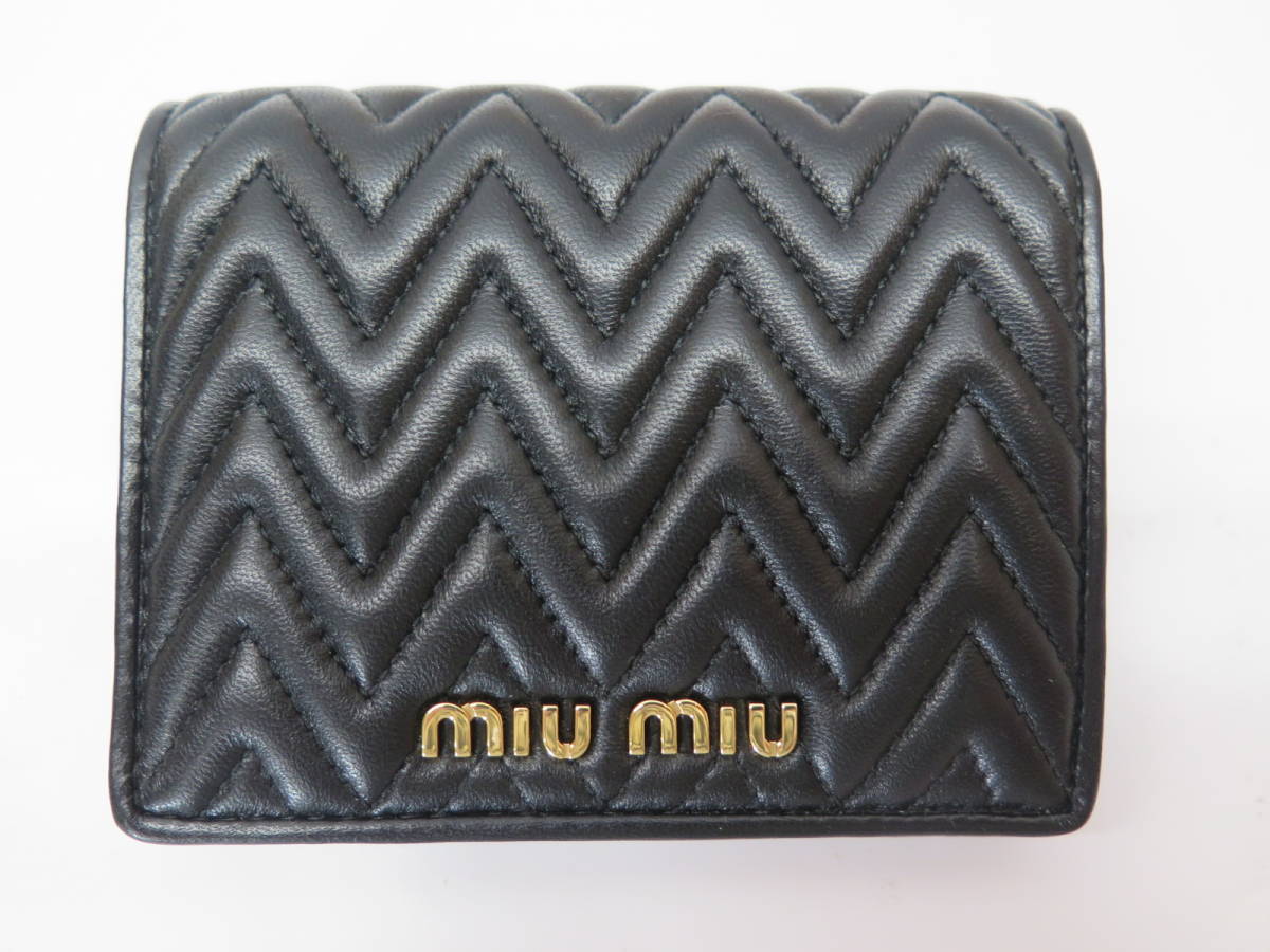 未使用保管品 miu miu ミュウミュウ 二つ折り財布 マテラッセ 黒 ブラック 5MV204