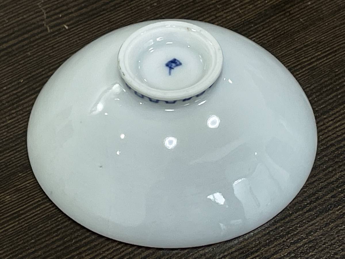 ★【骨董品 磁器製 酒器】大重酒店 家紋：丸に笹竜胆(ささりんどう) 盃(御猪口) 寸法：約 口外径6.6×高さ2.5cm★難有品(ヒビ) 送料220円～_画像4