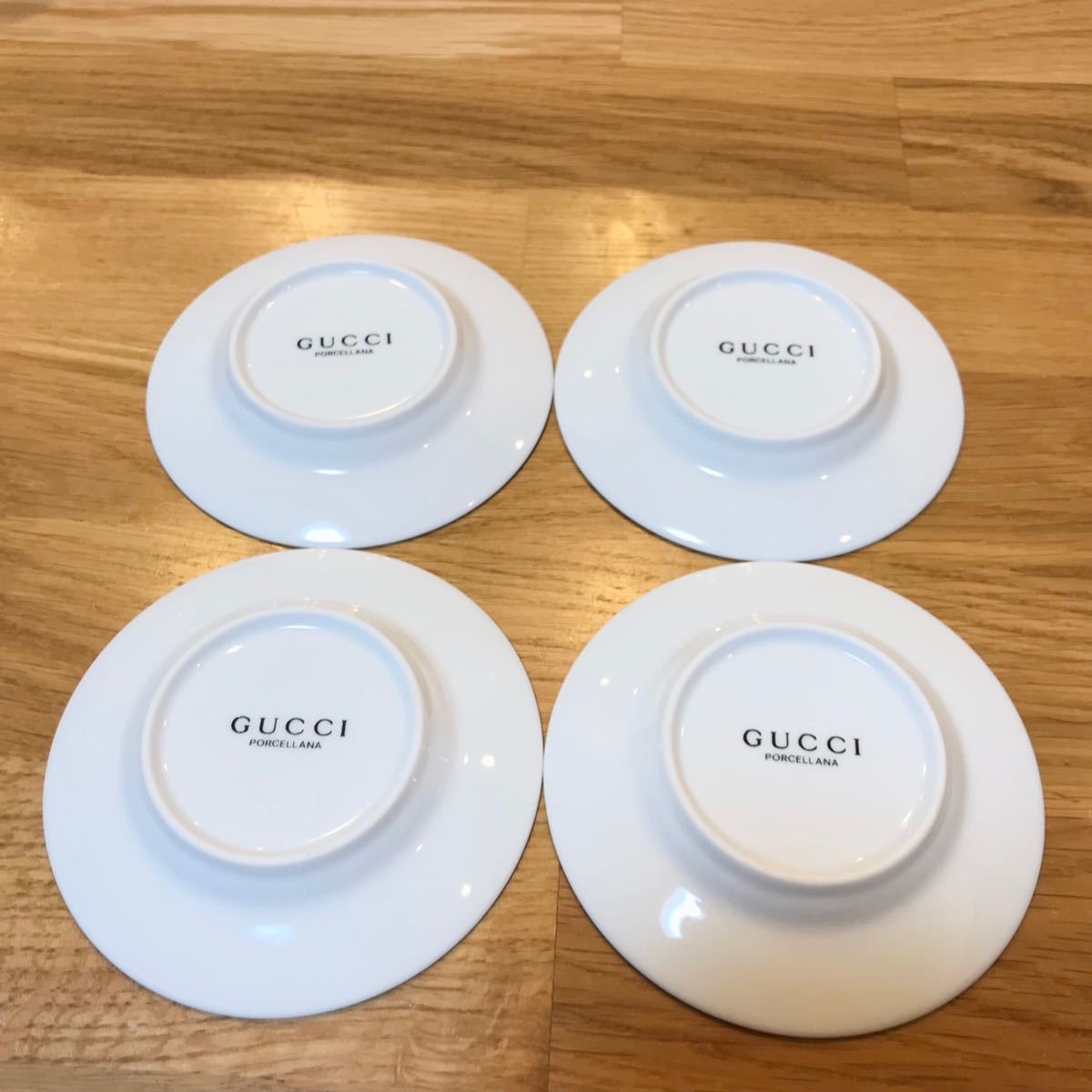 正規品 グッチカップ&ソーサーティーポットセット グッチ食器 正規品 グッチカップ&ソーサーティーポットセット グッチ食器