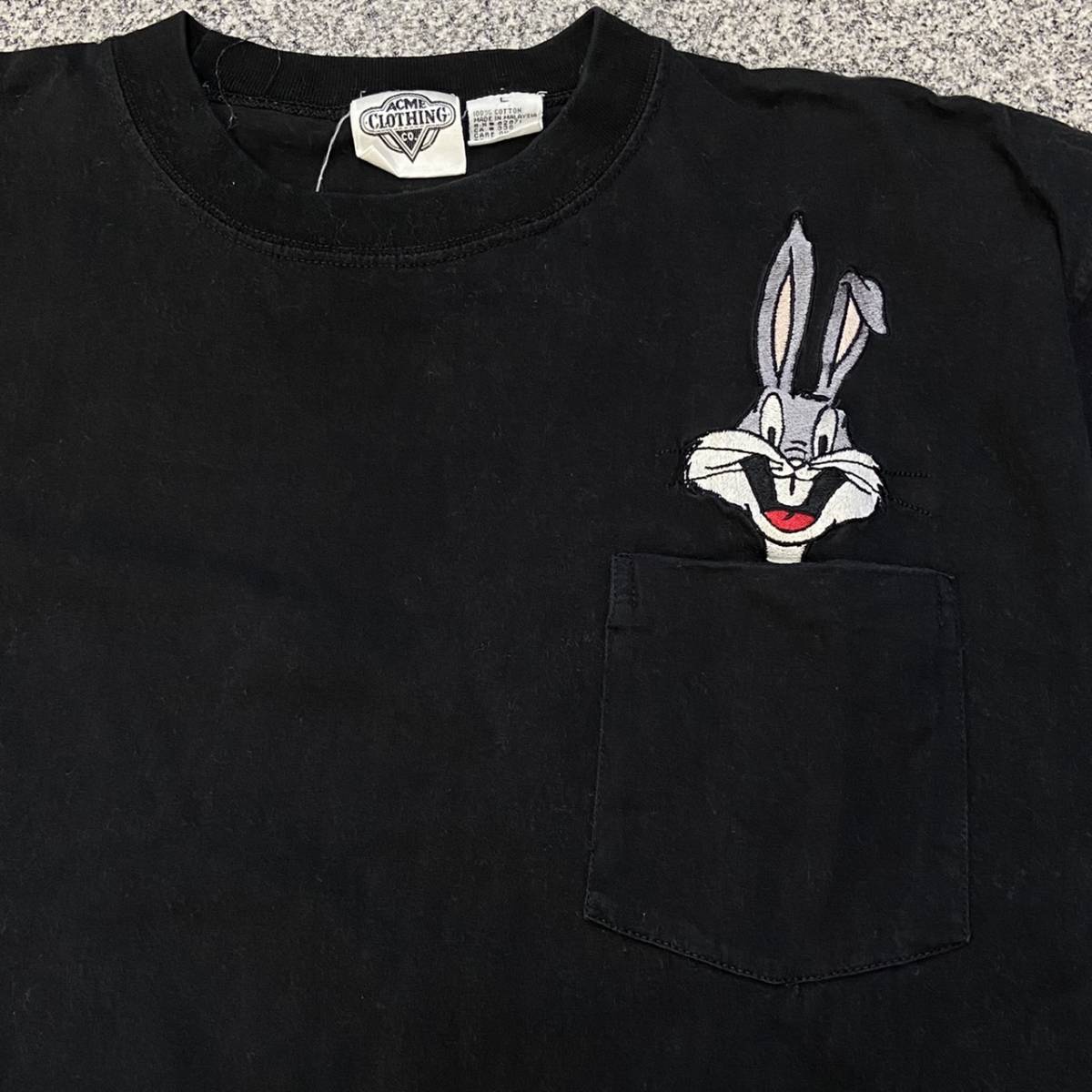 90s Looney Tunes ルーニーテューンズ Tシャツ L ブラック バックスバニー Bugs Bunny 刺繍 ポケット キャラクター 1991 ヴィンテージ_画像1
