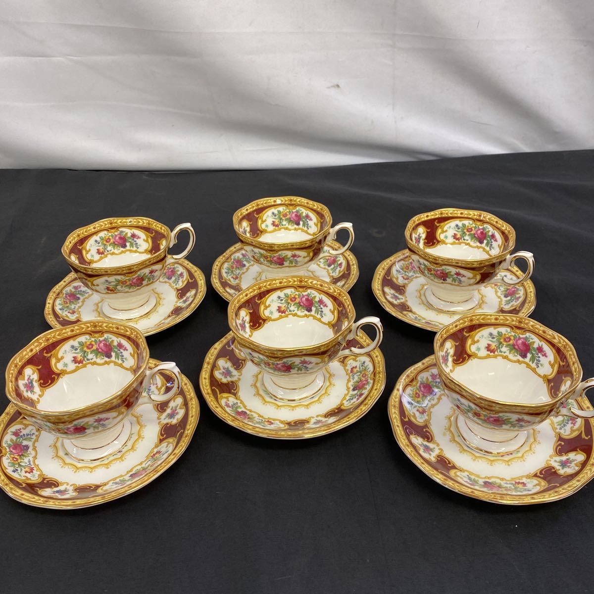期間限定30%OFF! 美品 Royal Albert カップ&ソーサーの5客セット