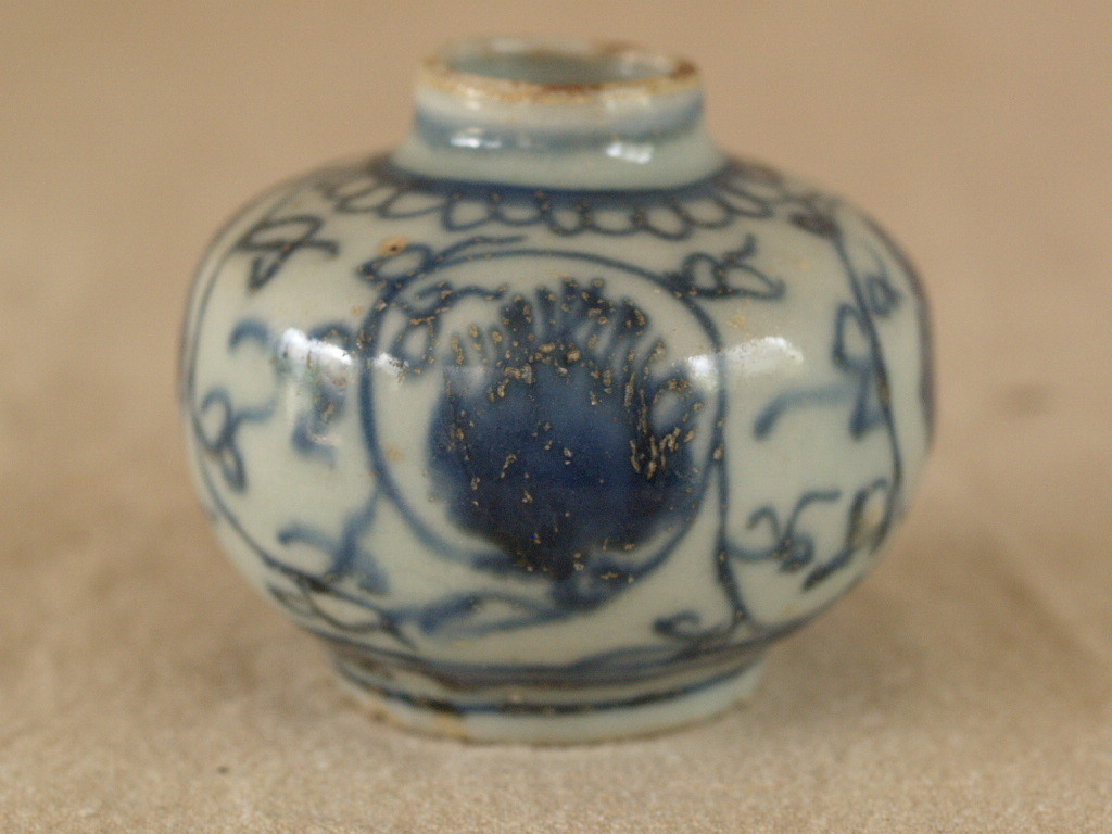 16 17世紀 安南 染付唐草文 小壺5.3ｃｍ 茶入 茶道 華道 アジア古美術 骨董 古玩 アールヌーボー_画像2