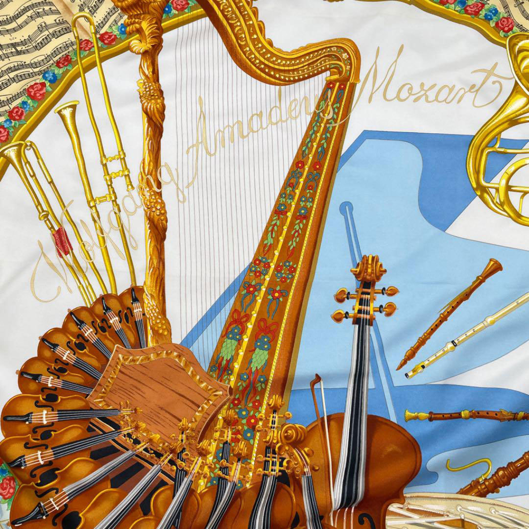 HERMES エルメス スカーフ カレ90 『 Wolfgang Amadeus Mozart モーツァルトへの賛歌』 シルク レッド系 水色 マルチカラー_画像5