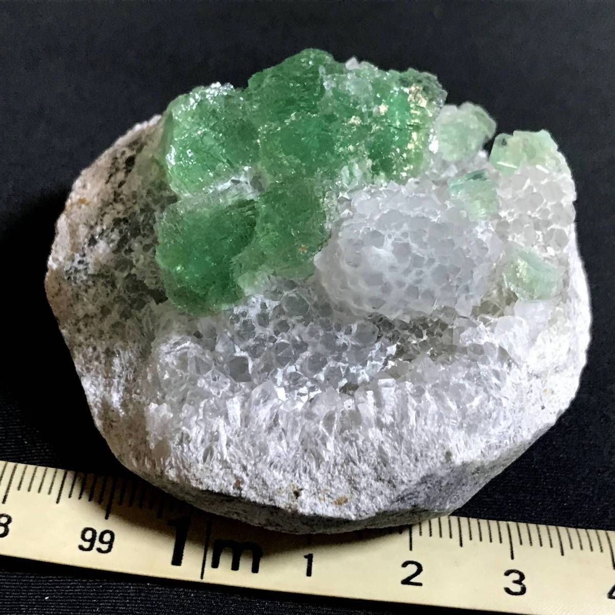 河北省産緑蛍石と石英の共生・中国産鉱物標本