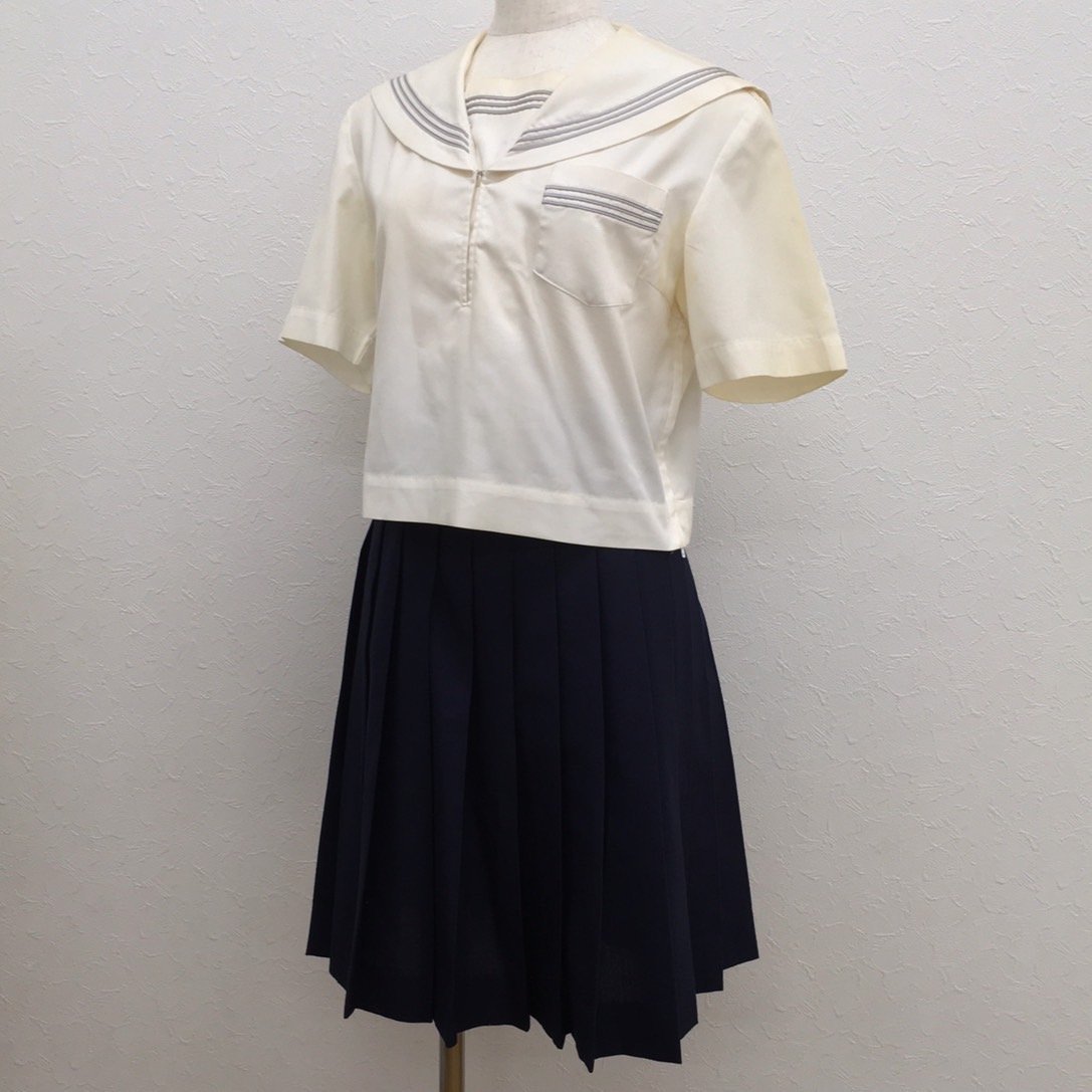 (G)A945 (中古) 群馬県 樹徳高校 (旧制服) 2点セット /M/W69/セーラー/スカート/シルバー3本/夏用/夏服/半袖/制服/学生服/女子学生/中学校_画像1