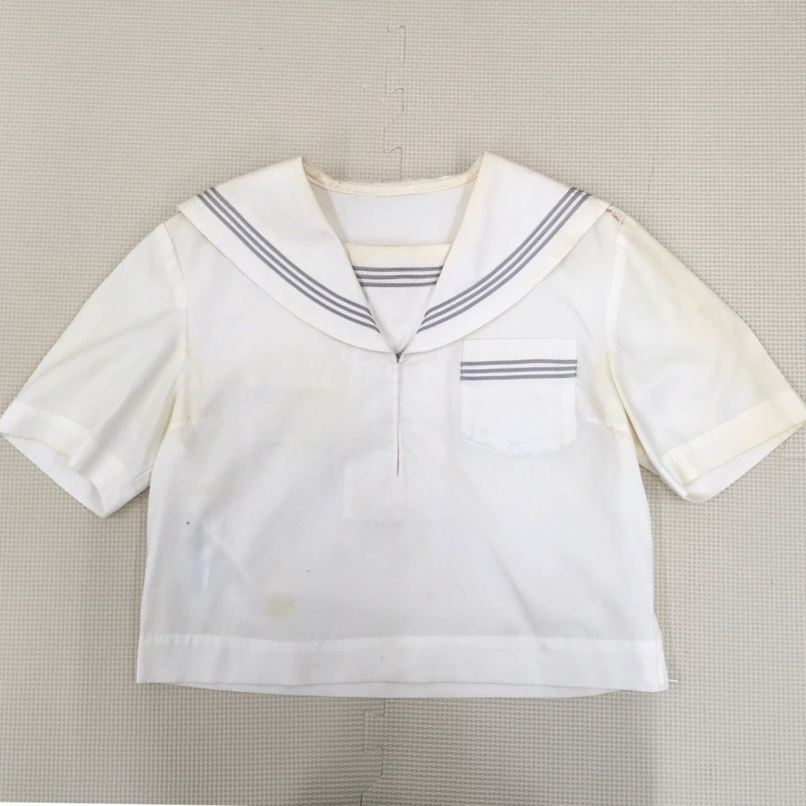 (G)A945 (中古) 群馬県 樹徳高校 (旧制服) 2点セット /M/W69/セーラー/スカート/シルバー3本/夏用/夏服/半袖/制服/学生服/女子学生/中学校_画像2