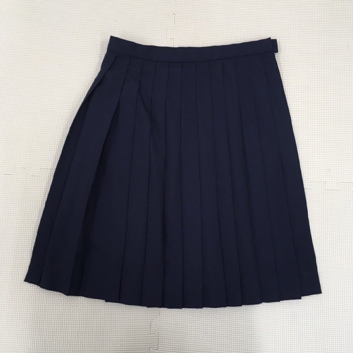 (G)A945 (中古) 群馬県 樹徳高校 (旧制服) 2点セット /M/W69/セーラー/スカート/シルバー3本/夏用/夏服/半袖/制服/学生服/女子学生/中学校_画像7