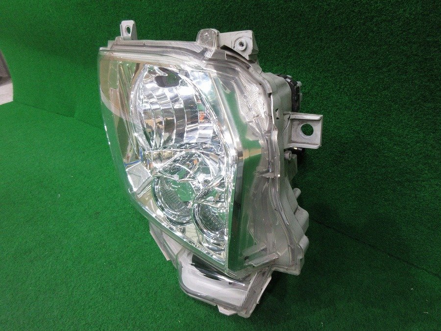 ジャンク★ ハイエース/レジアスエース 200系 TRH200/KDH201 後期 4型 純正 右ヘッドライト LED KOITO 26-137 R ユニット ●刻印：83_画像2