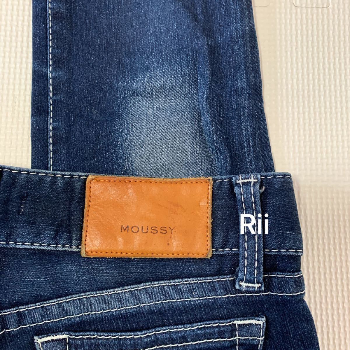 moussy パウダープラスホワイトステッチスリストスキニーデニム moussy パウダープラスホワイトステッチスリストスキニーデニム