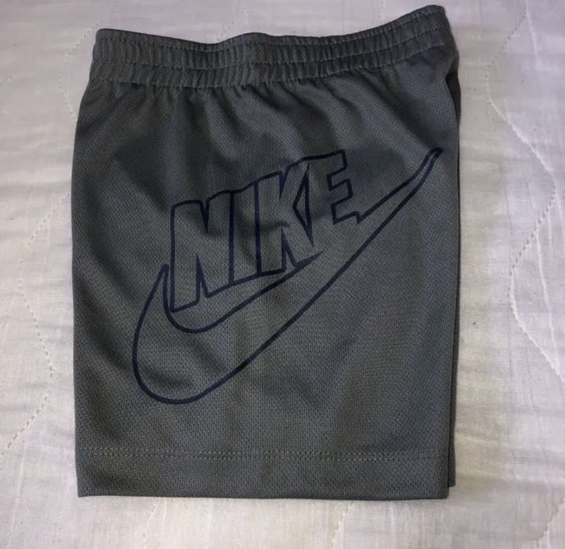 新品　ナイキNIKE キッズセットアップサイズ4 98～104cmC3_画像5