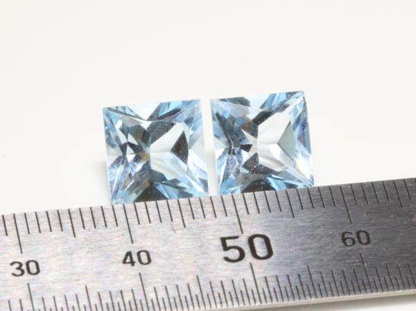 存在感あり！素敵な色！スカイブルートパーズ9mmプリンセスカットのセット 2ケで8.68ct_画像2