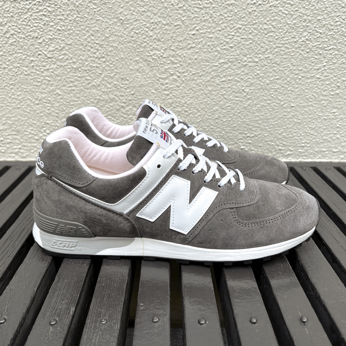 廃番 UK製 New Balance M576GRS グレー×ホワイト US8.5 26.5cm 美品 イギリス英国製 灰/白 NB スエード スニーカー Made In England_画像2