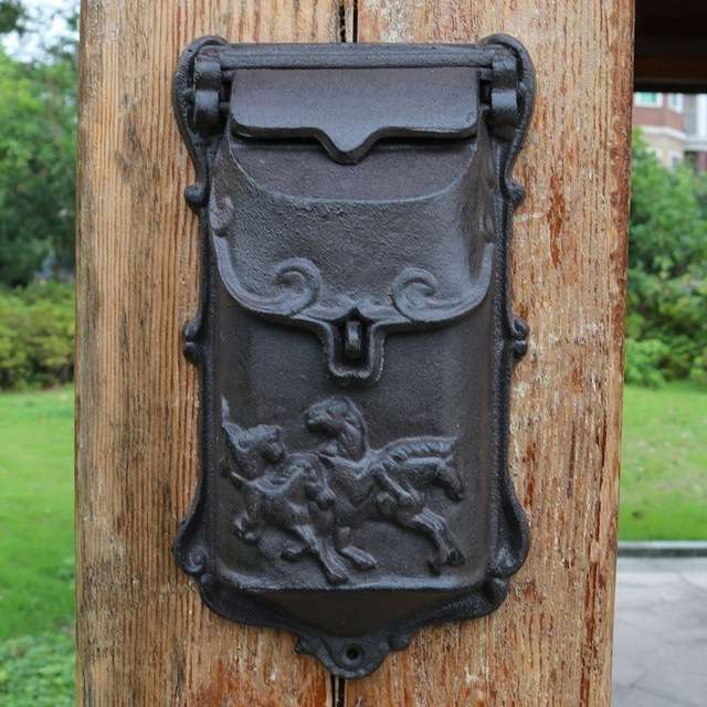 ヨーロッパのヴィンテージ 装飾鋳鉄 小型メールボックス 馬の装飾