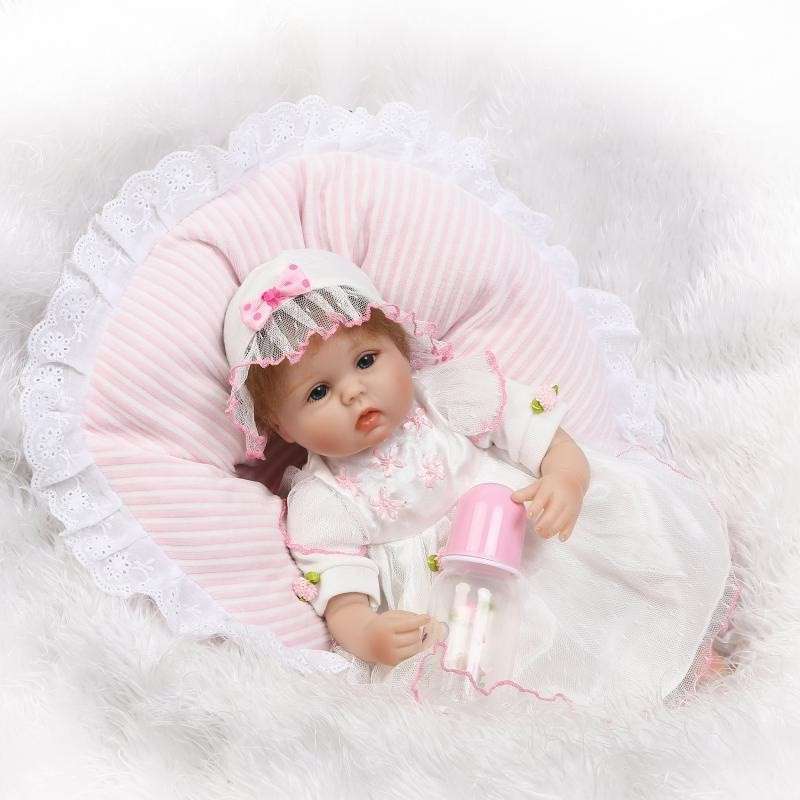 リボーンドール リアル赤ちゃん人形 かわいい人形 衣装とおしゃぶり・哺乳瓶付き かわいいお帽子 やさしいお顔の乳児ちゃん_画像2