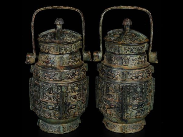 商周時期 古青銅鏨刻彫 獣面提梁釉一対古青銅器 置物 蔵出 古賞物 擺件