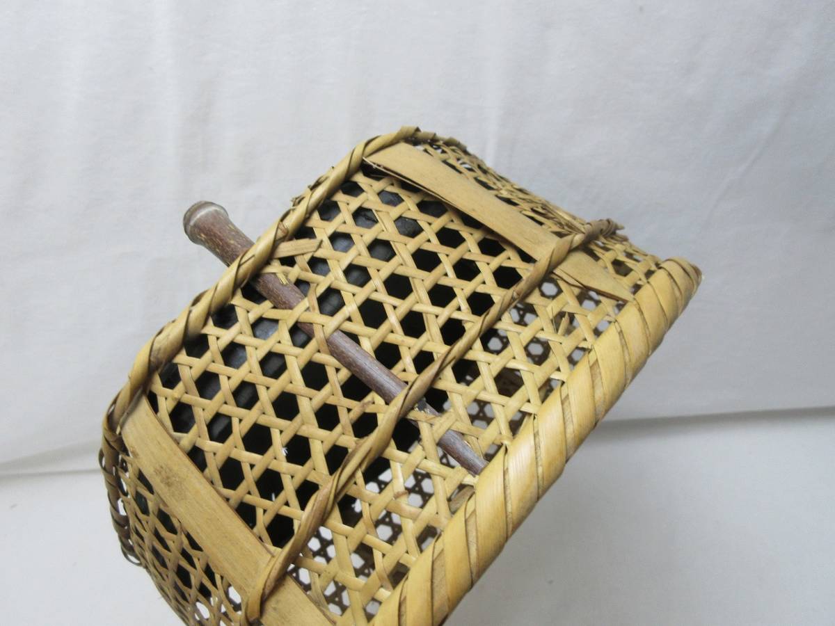 H04378 【 茶道具炭斗炭取3足竹籠竹編箱無】 検) 炭道具茶会炭入れ炭斗