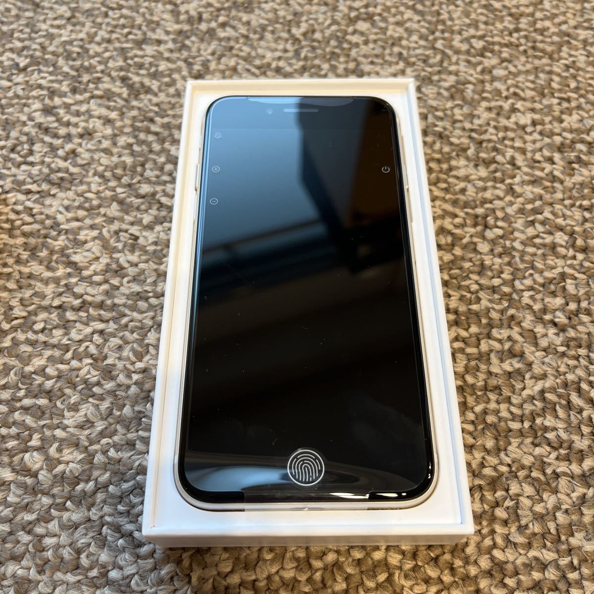 新品未使用】iPhone SE 第三世代 64GB スターライトSIMフリー Apple