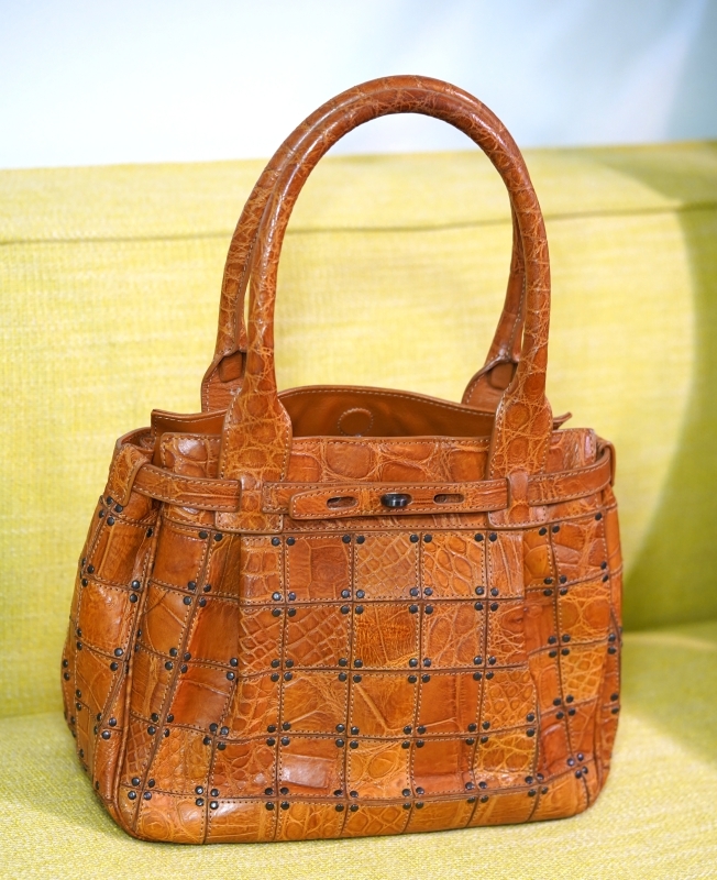 ホワイトブラウン MCM トートバッグ スタッズ パイソン 型押し