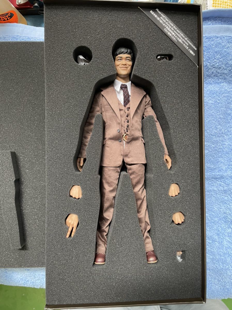 数量限定】 再々ブルース リー ビジネススーツ版 フィギュア ホット ...