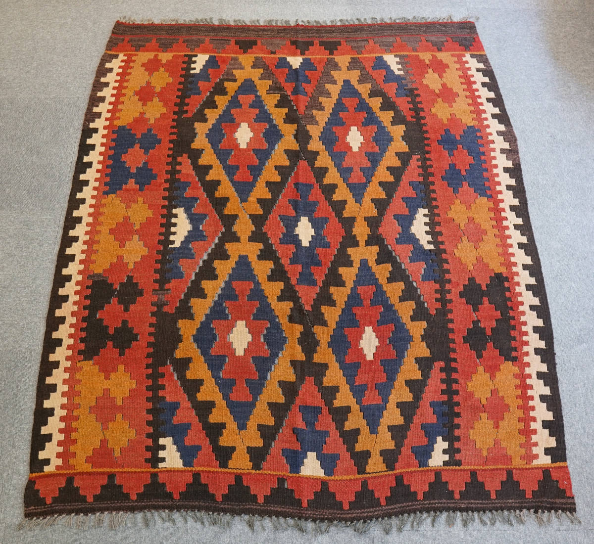 アフガニスタン 手織り オールドキリム リビングラグ サイズ:186×156cm_画像1