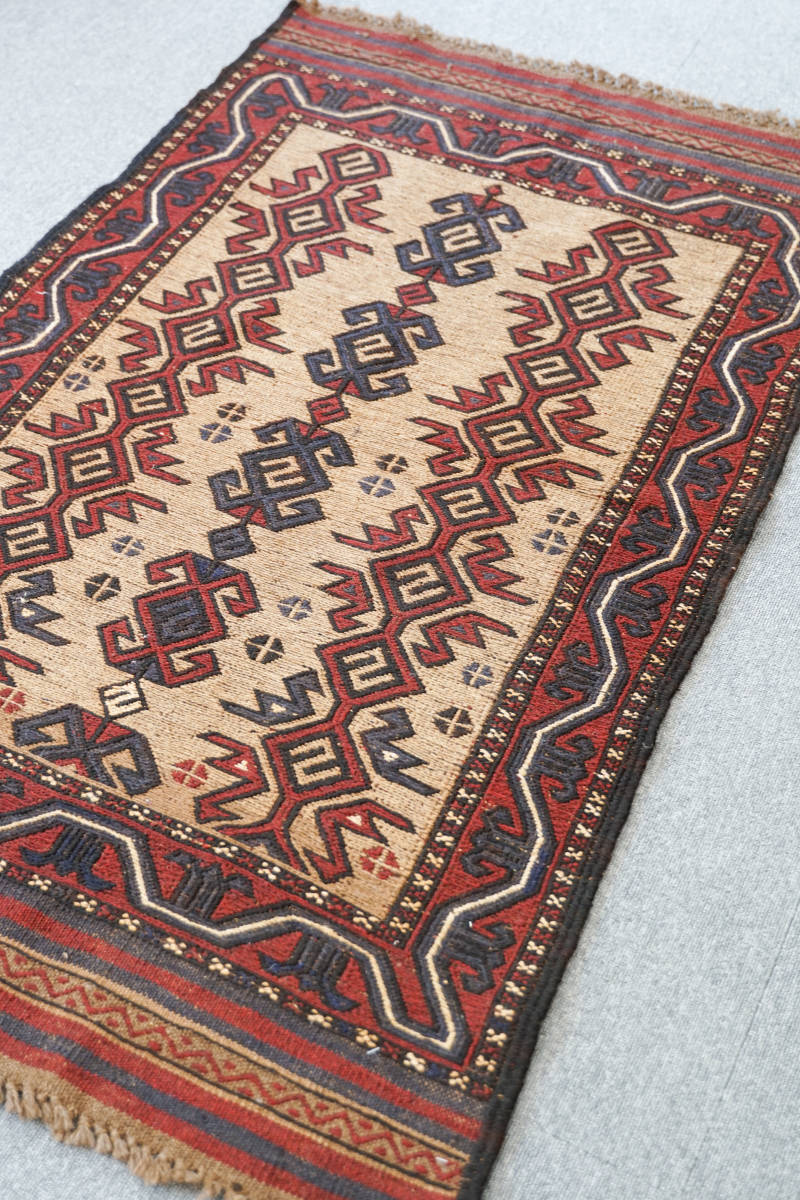 87×60cm手織り絨毯